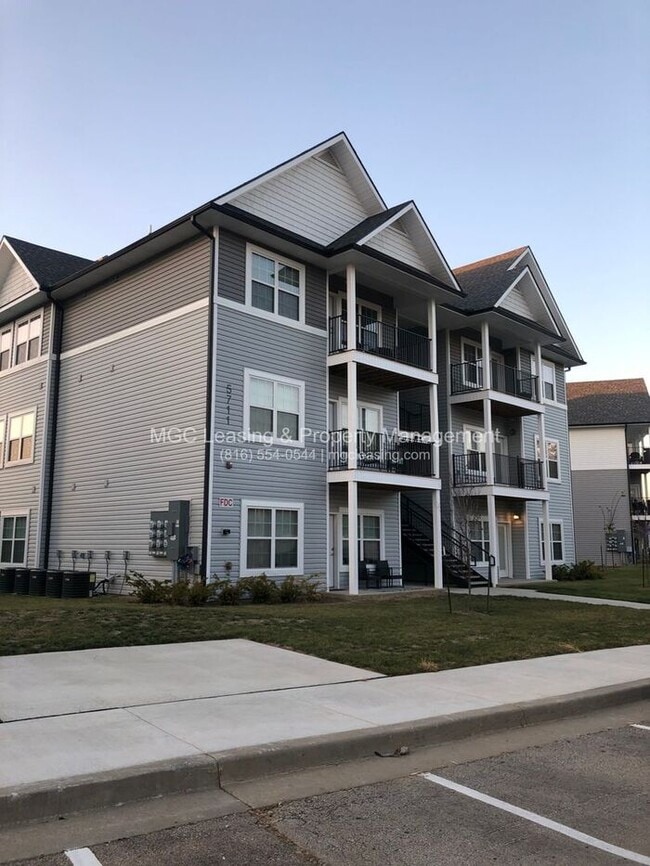 Building Photo - Studio living in style - North of the River in KCMO