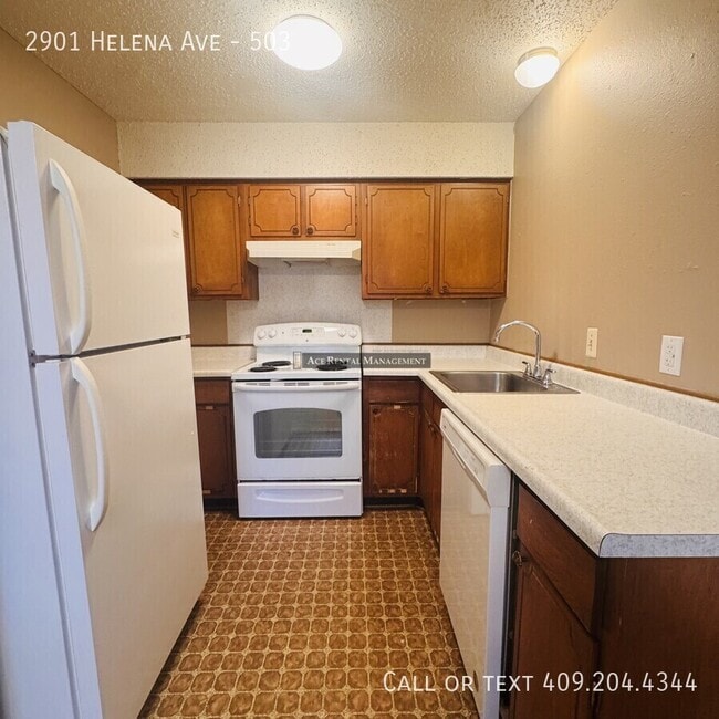 Building Photo - 2901 Helena Ave