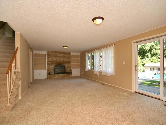 Building Photo - 15712 Wing Lake Dr