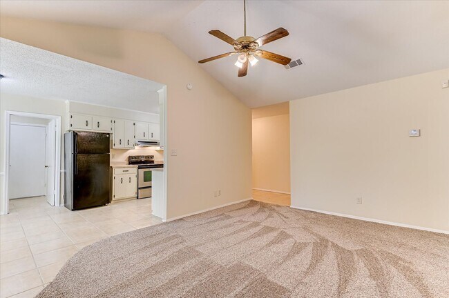 Building Photo - 4532 Hillside Dr
