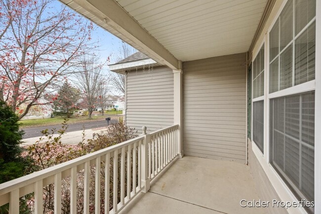 Building Photo - 5686 E Falling Leaf Dr SE