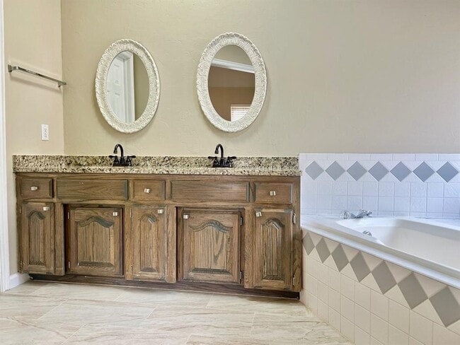 Building Photo - 624 Vickery Ave