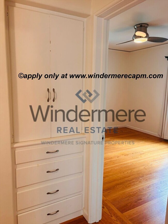 Building Photo - Charming Upper Land Park Home with Vintage...