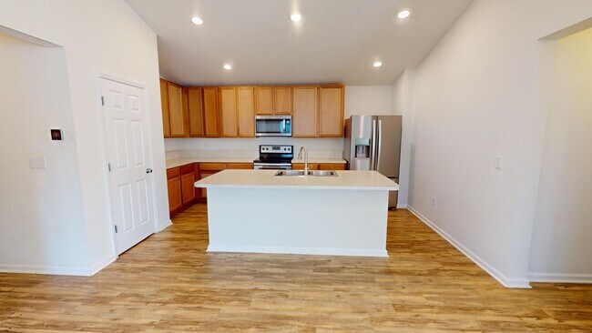 Building Photo - LOCATION! LOCATION! LOCATION!