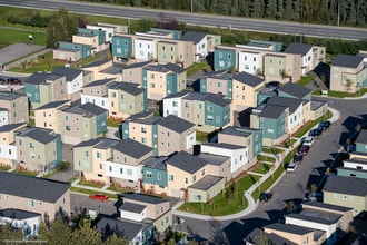 Building Photo - 2013 Salmonberry Pl