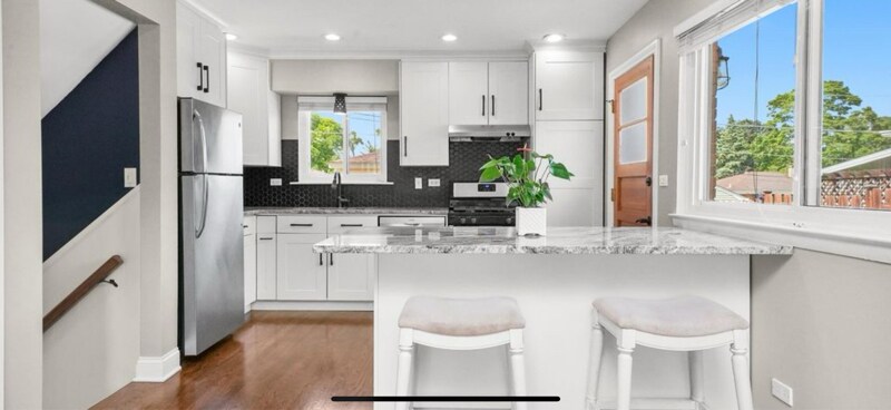 Primary Photo - 56 W Granville Ave