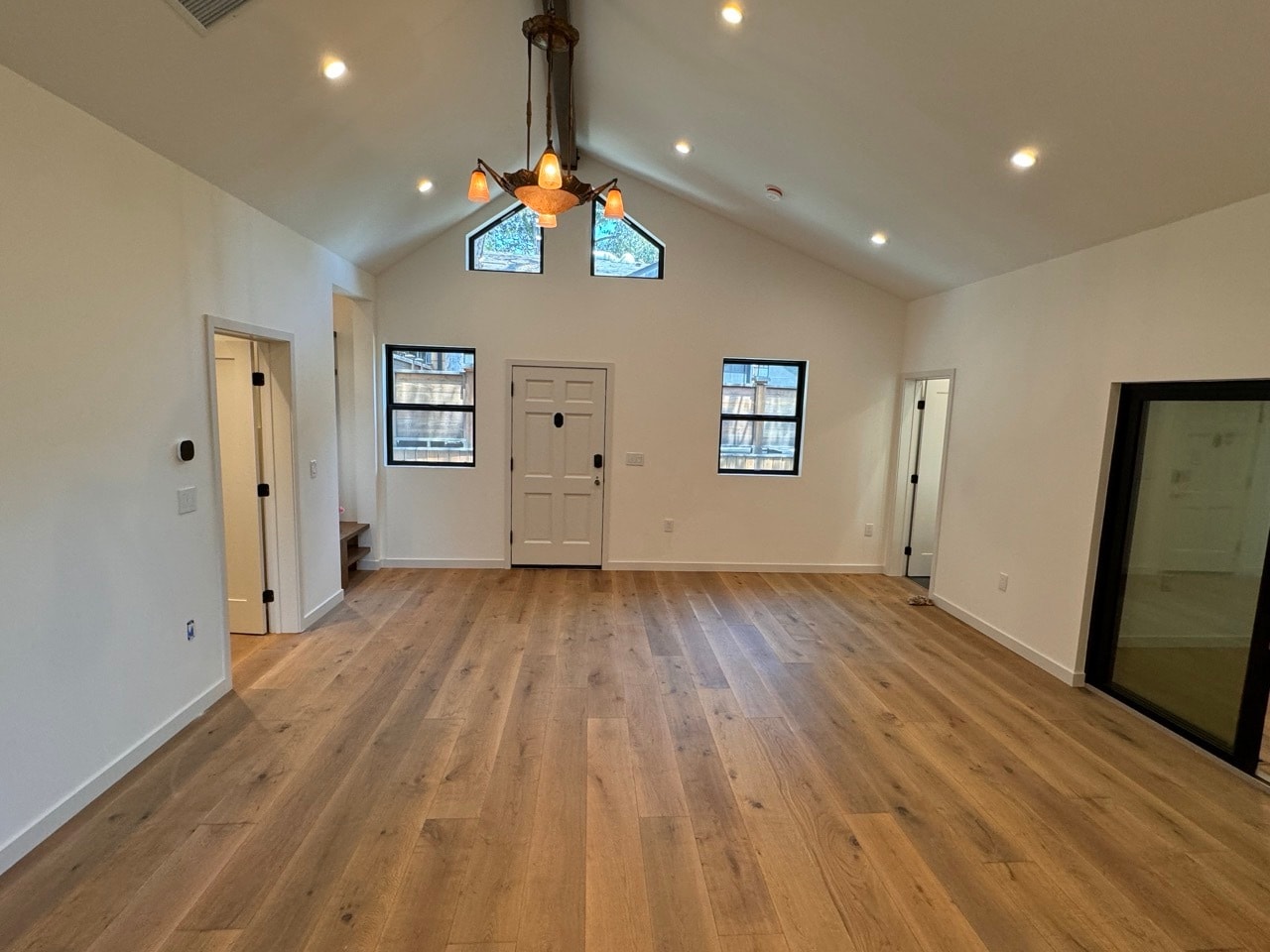 Building Photo - 2111 Hyperion Ave