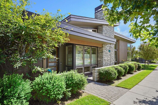 Building Photo - 2749 NW Shields Dr