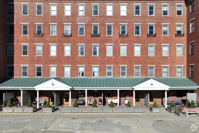 Building Photo - Island Terrace