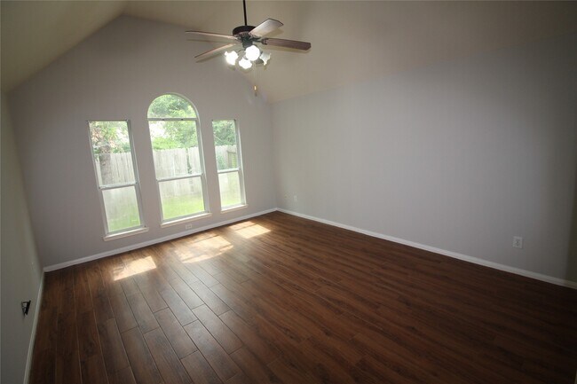 Building Photo - 1011 Lexington Green Dr