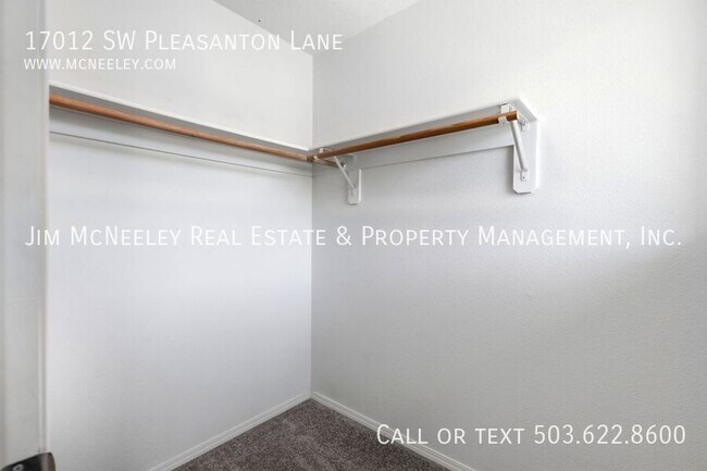 Building Photo - 17012 SW Pleasanton Ln