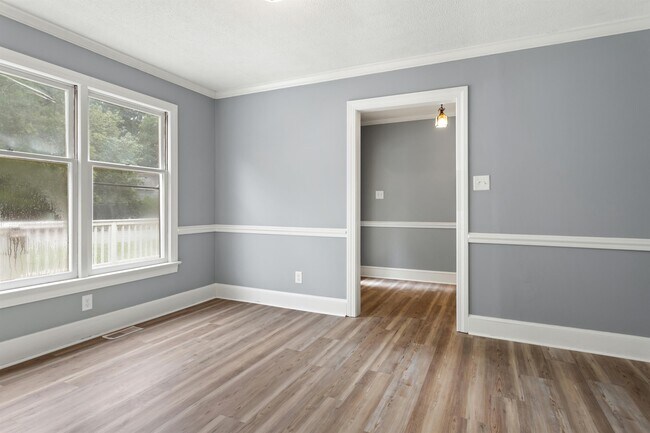 Building Photo - 1301 Roundtree Dr