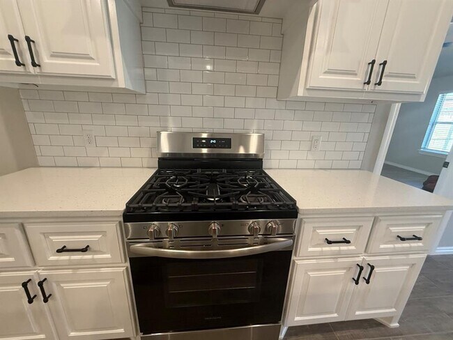 Building Photo - 8401 HazelWood Wy