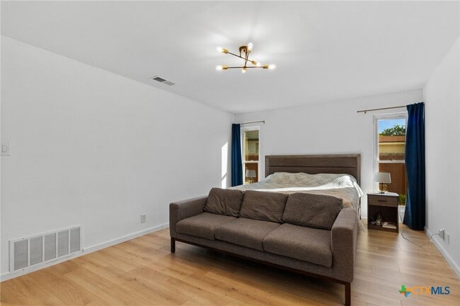 Building Photo - 600 Splitrock