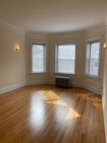 Building Photo - 6964 N Sheridan Rd