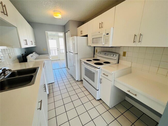 Building Photo - 605 Ridge Terrace