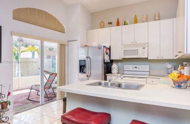 Building Photo - 1940 SE 14th Ct