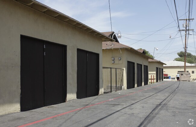 Building Photo - 804-828 E Nocta St