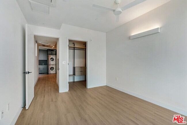 Building Photo - 3688 Overland Ave