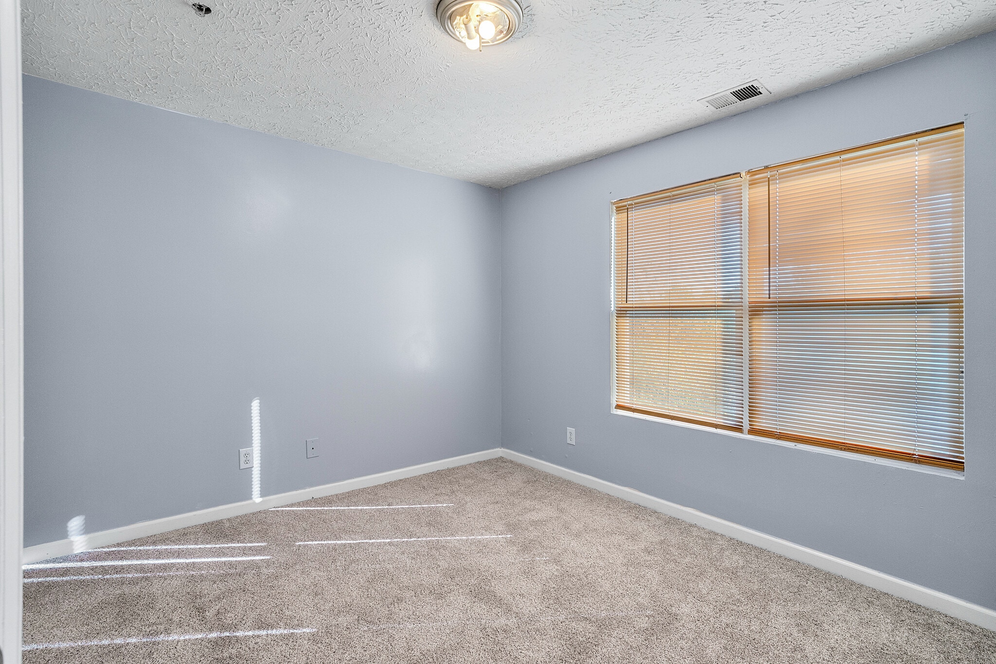 Building Photo - Room in Apartment on Fairington Club Dr