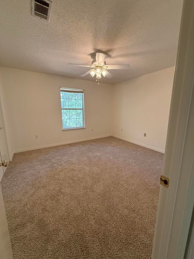 Building Photo - 946 Rachel Dr