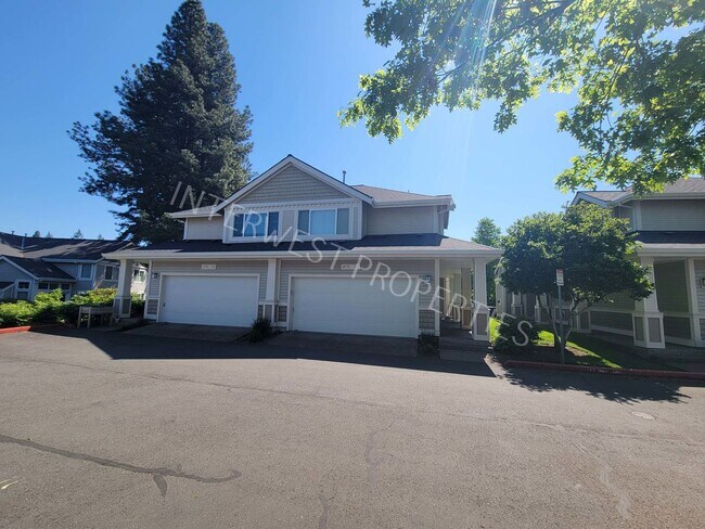 Building Photo - Beaverton 3 Bed 2.5ba Beautiful 2 Story Co...