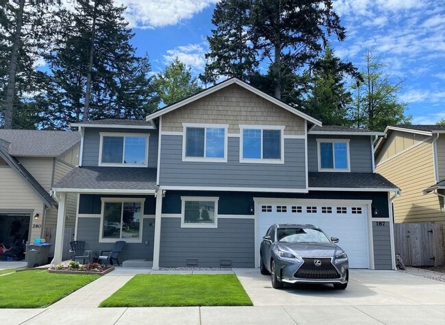 Building Photo - Beautiful 4 Bedroom in a small and exclusive neighborhood