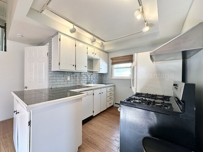Building Photo - 574 Ardmore Dr