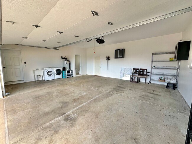 Building Photo - 3 Bedroom / 2.5 Bathroom House for rent in the Waiolani Mauka Subdivision. Pet friendly!