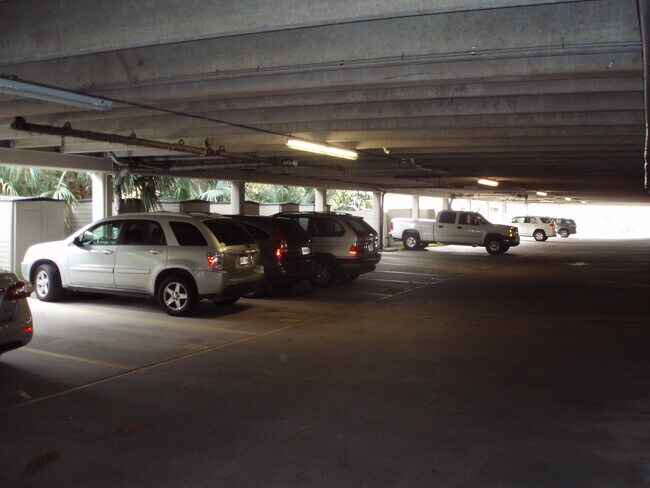 Building Photo - 500 Lake Marina Ave