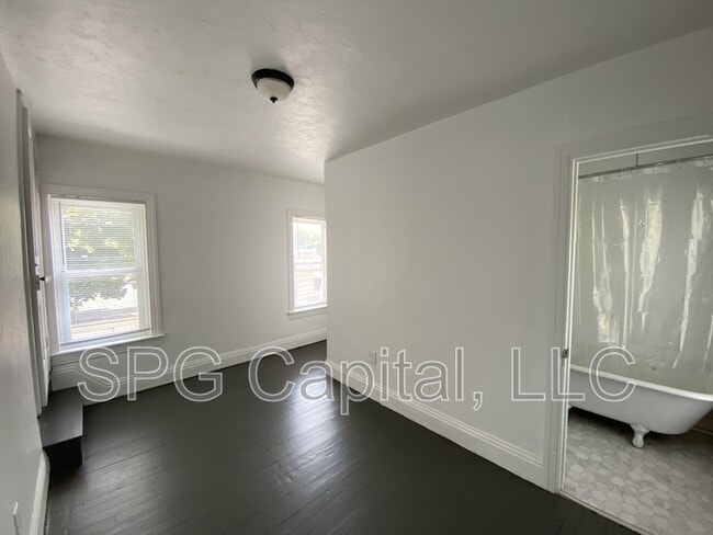 Building Photo - 124 Cedar St