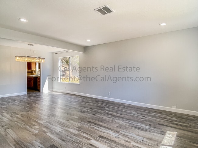 Building Photo - 3600 Siskiyou Ct
