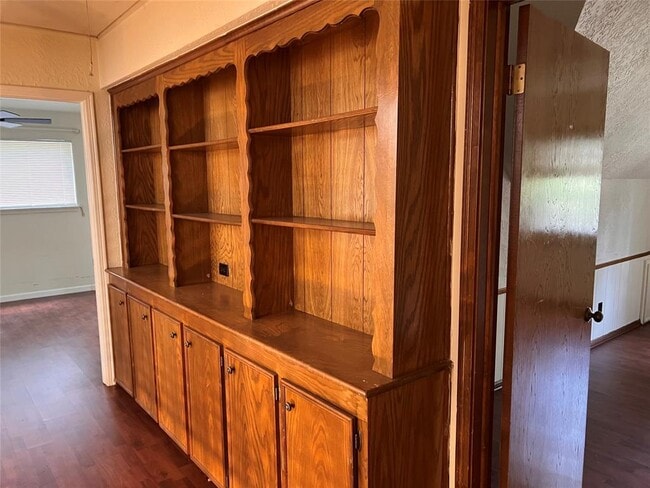 Building Photo - 8210 Hollyleaf Dr