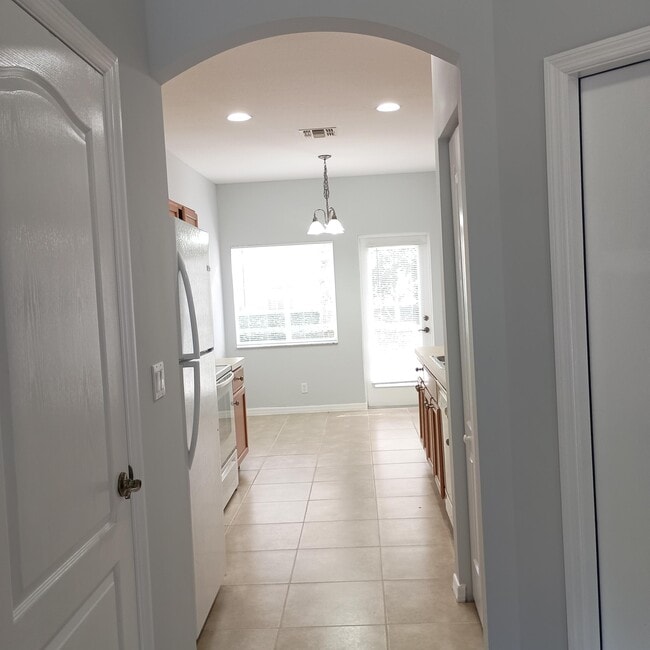 Building Photo - 2410 SE Santos Dr