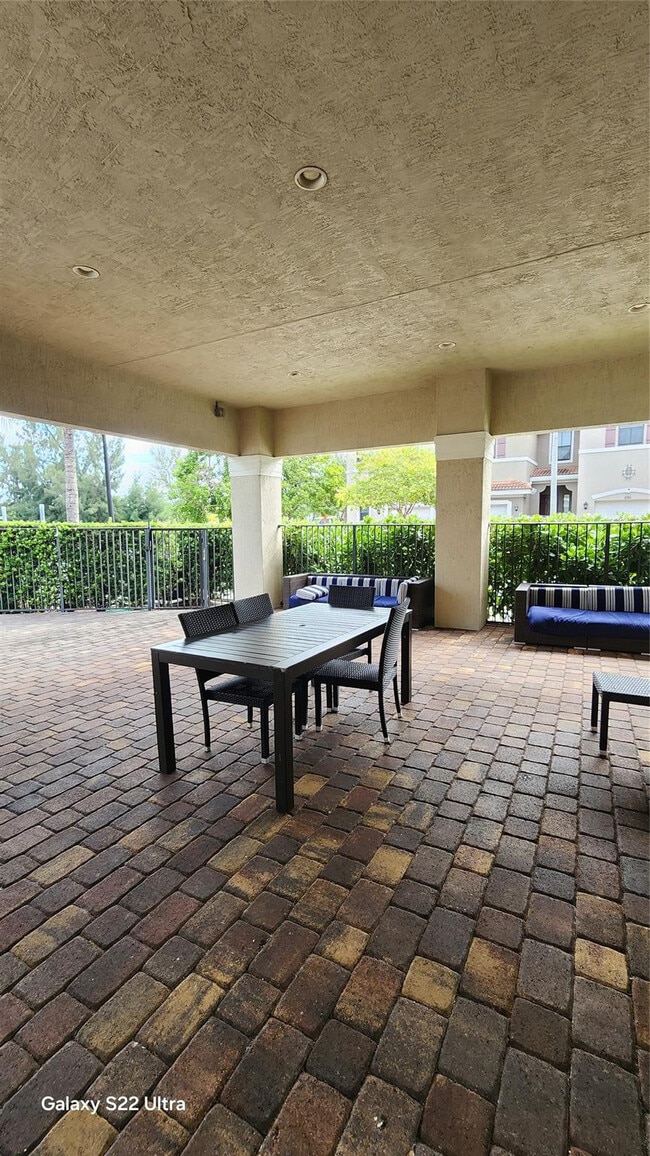 Building Photo - 3364 NW 10th Ave