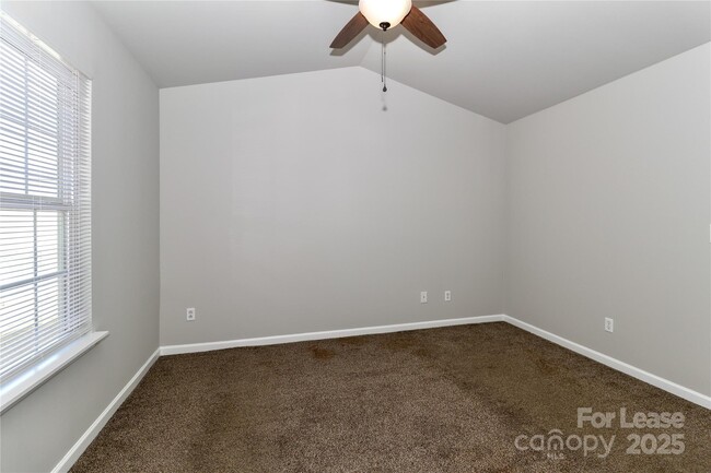 Building Photo - 153 Marakery Rd