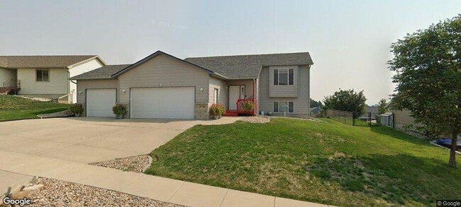 Primary Photo - 4 Bedroom, 3 Bathroom Home for Rent