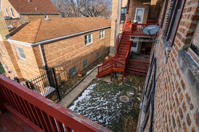 Building Photo - 6702 S Wood St