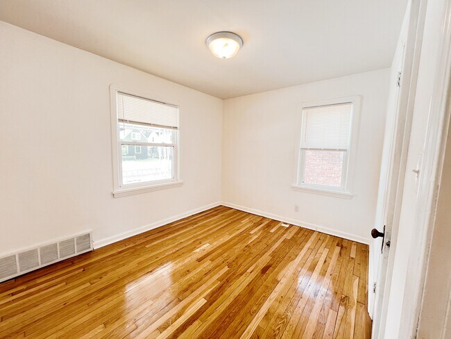 Building Photo - 4530 Wood Ave