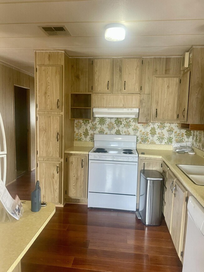 Building Photo - 14777 Palm Dr