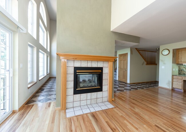 Building Photo - *COMING SOON* 5 Bedroom Broadmoor Beauty A...