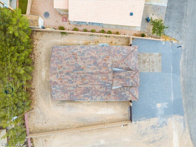 Building Photo - 1740 Jerome Ln