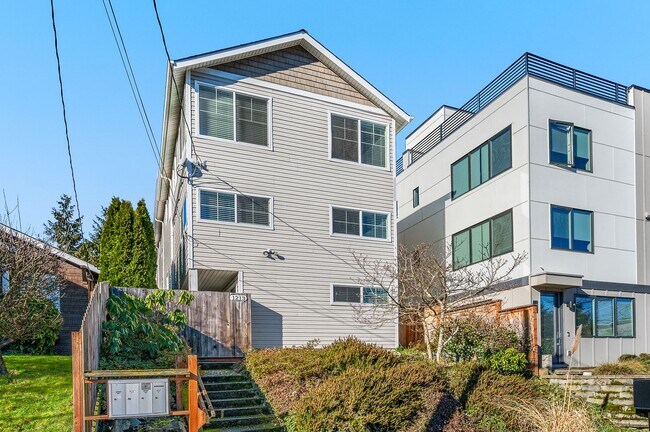 Building Photo - 1213 6th Ave N