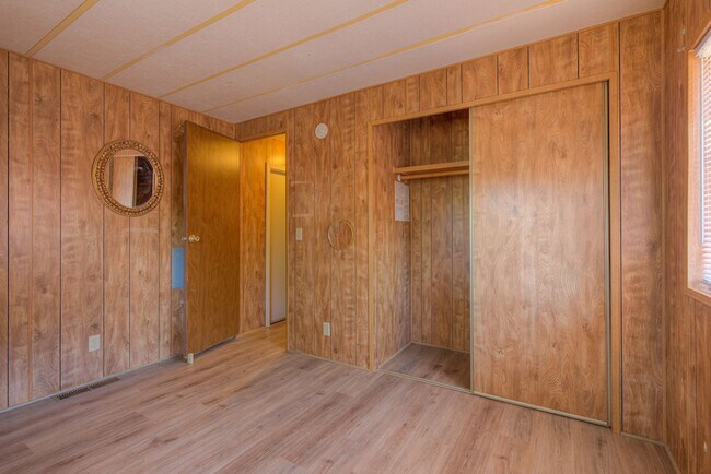 Building Photo - 162 Feathervale Dr