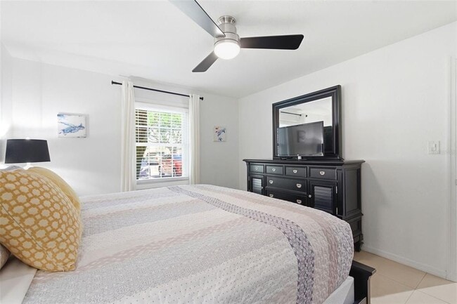 Building Photo - 5280 Coquina Key Dr SE