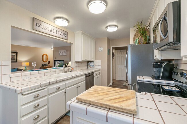 Building Photo - short term rental in the loop