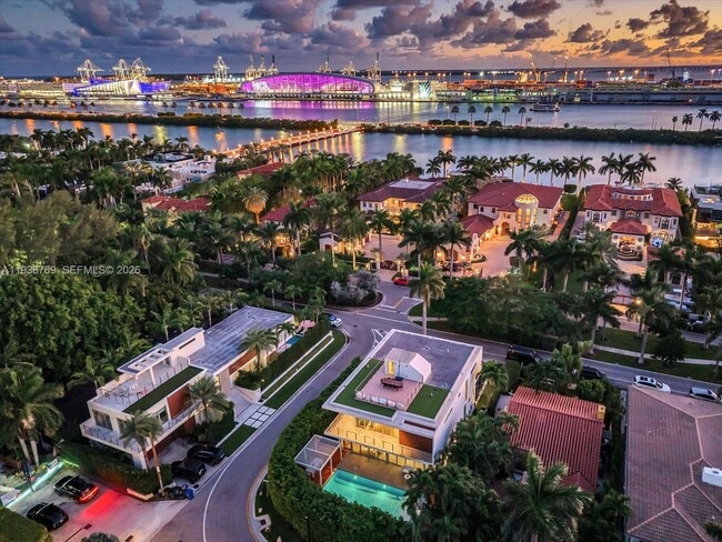 Building Photo - 201 Palm Ave