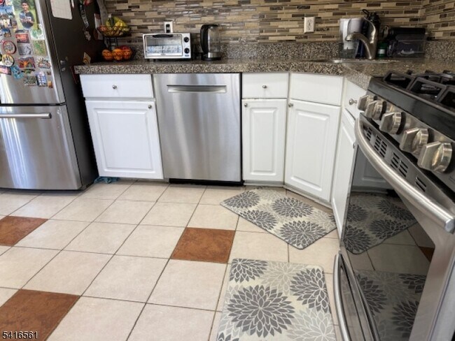 Building Photo - 1704 Bergen Ct