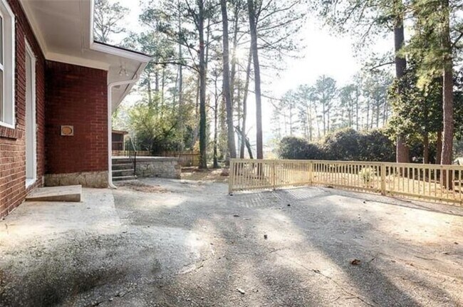 Building Photo - 1831 Shepherd Cir SW