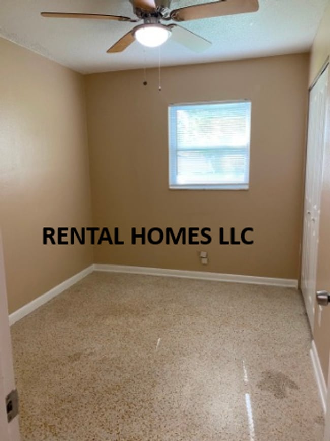 Building Photo - Four Bedroom Home, Walking Distance to New Sun Rail, City Hall & Lake Mary Elementary